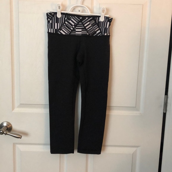 lululemon athletica Pants - Lululemon crop yoga legging lululemon athletica Pants - Lululemon crop yoga legging